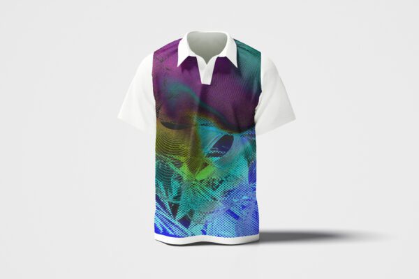imagen de una remera estilo chomba de frente con diseño de la agencia plenti